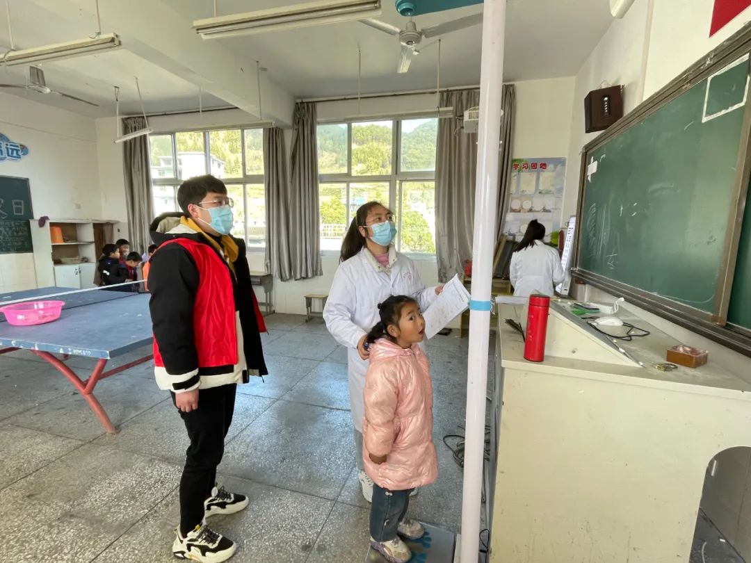 福建宁德寿宁县芹洋乡：协助体检，守护健康