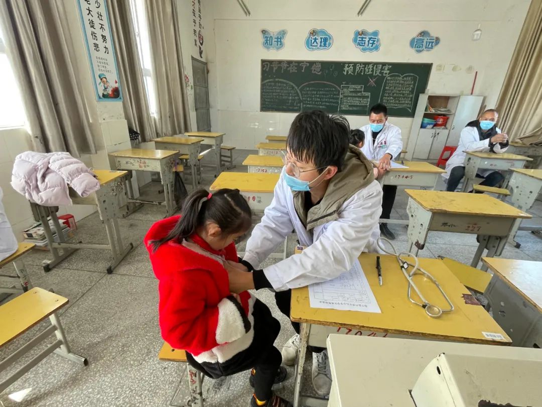 福建宁德寿宁县芹洋乡：协助体检，守护健康