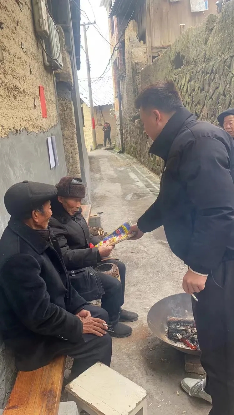 福建宁德寿宁县芹洋乡开展冬日送温暖活动