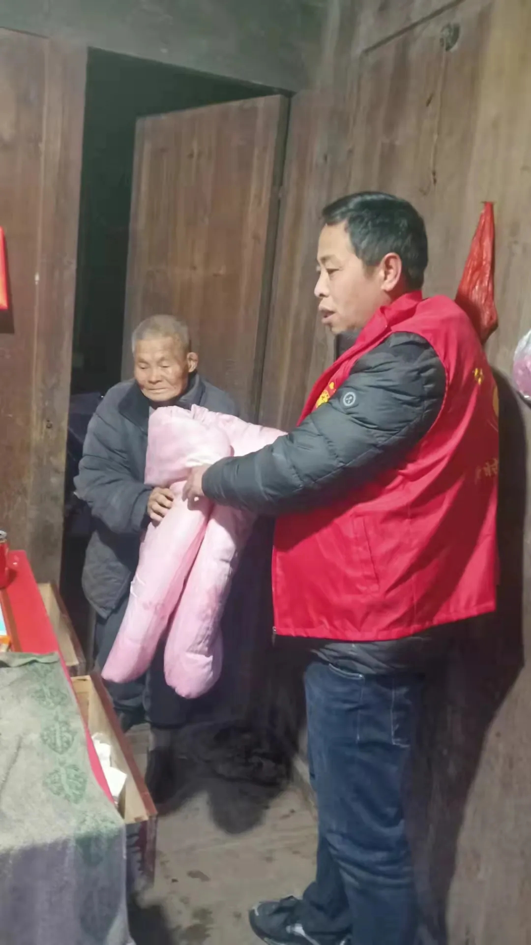 福建宁德寿宁县芹洋乡开展冬日送温暖活动